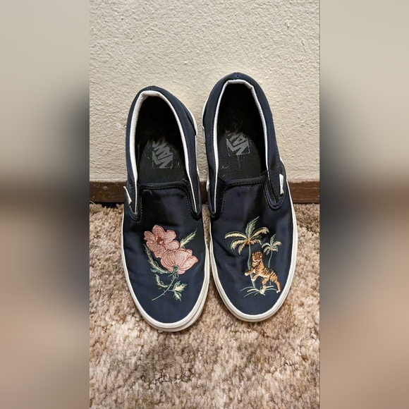 Shoes - Picture 1 of 2